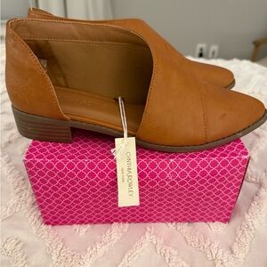 NWT Cynthia Rowley Puck Cut Out Booties